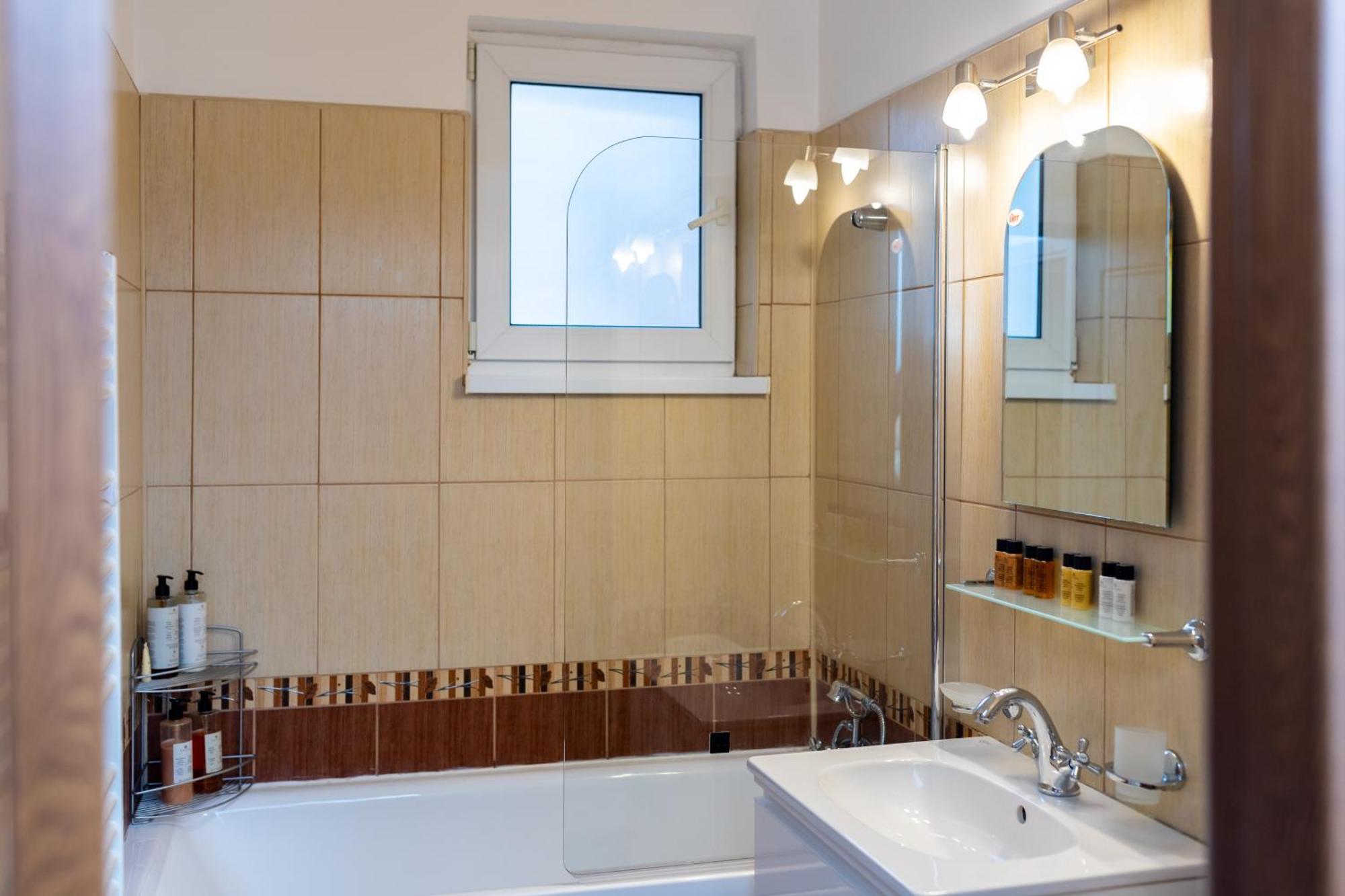Apartament Octavia Hunedoara Buitenkant foto