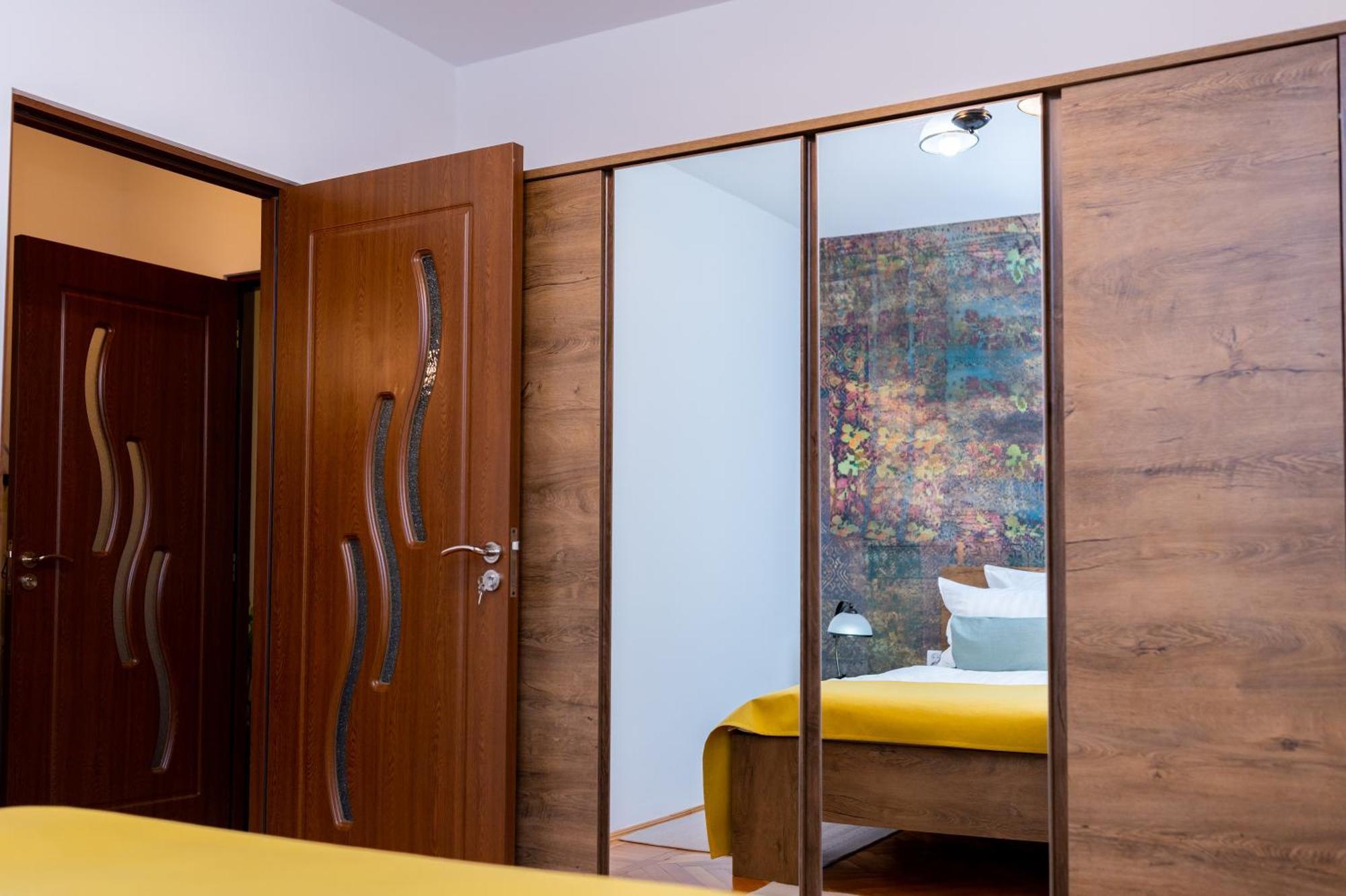 Apartament Octavia Hunedoara Buitenkant foto