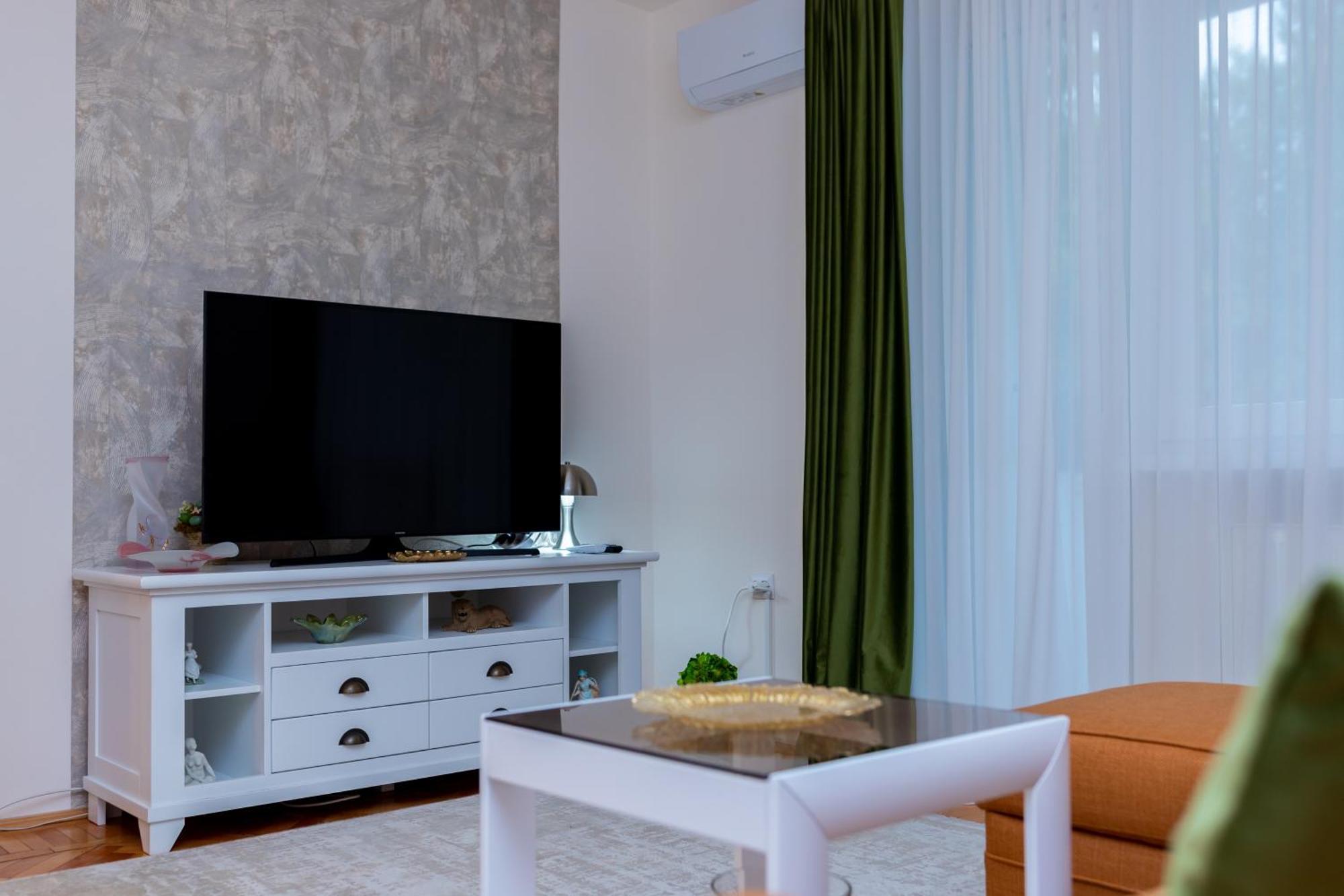 Apartament Octavia Hunedoara Buitenkant foto
